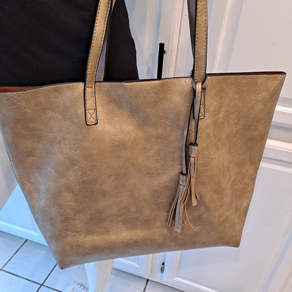 Chic Beige Tote Bag with Tassel Accent